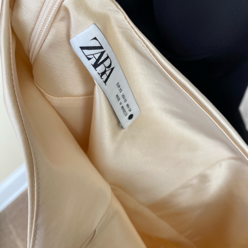 Zara satin ivory dress with open back, size XS. - Picture 4 of 7